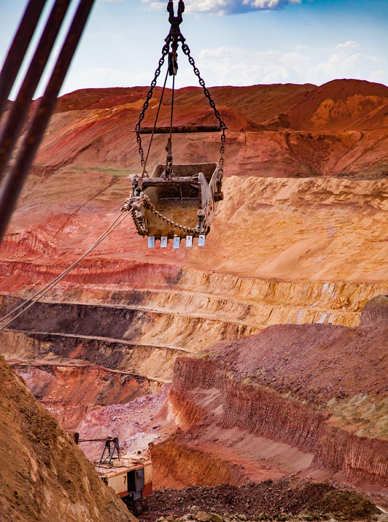 Large mining shovel